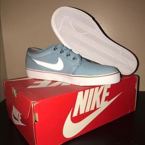 Nike Toki Low Pro - 9